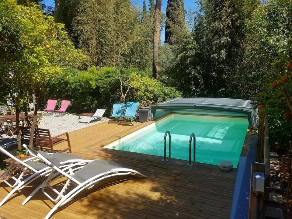 Cottage with swimming pool House in Hyères