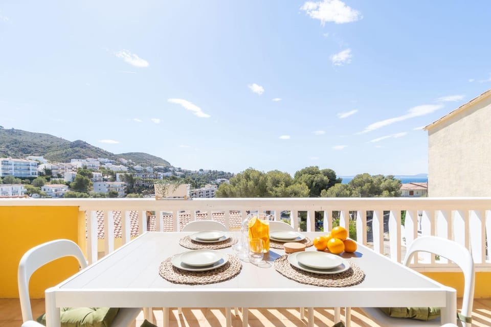 View (from property/room), Balcony/Terrace, Mountain view, Sea view