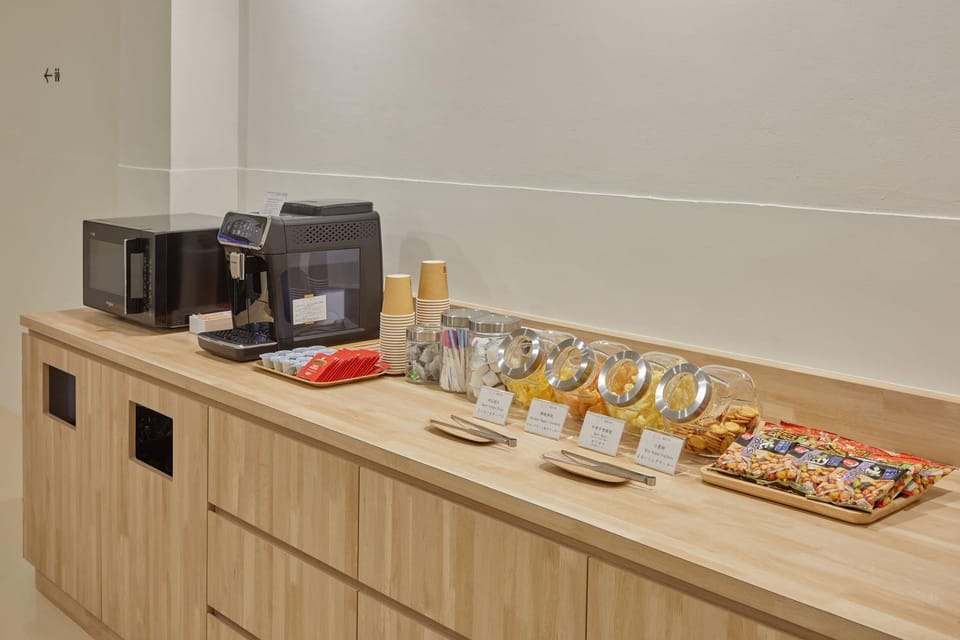 Coffee/tea facilities, Food and drinks