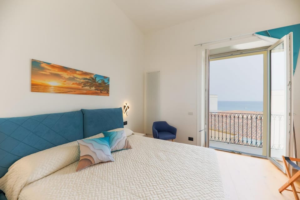 Bed, View (from property/room), Balcony/Terrace, Bedroom, Sea view