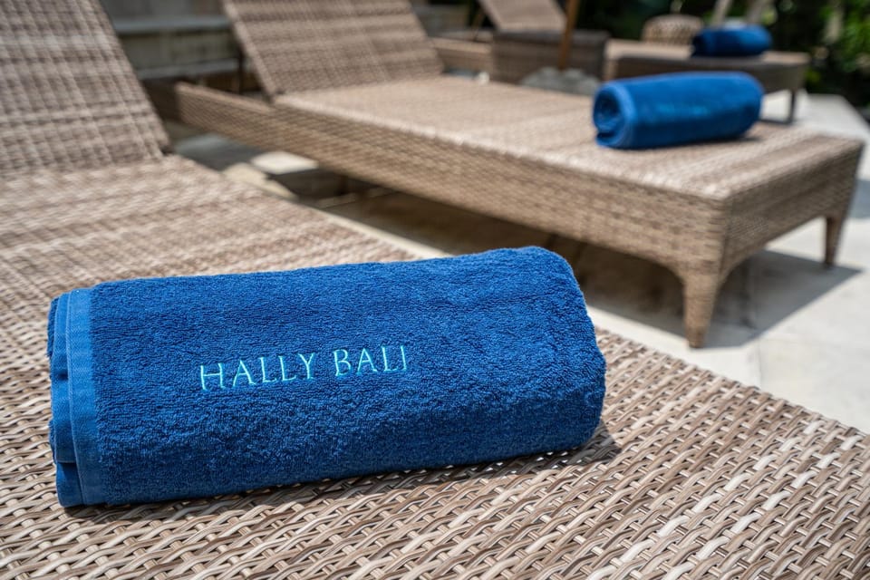 Decorative detail, sunbed, towels