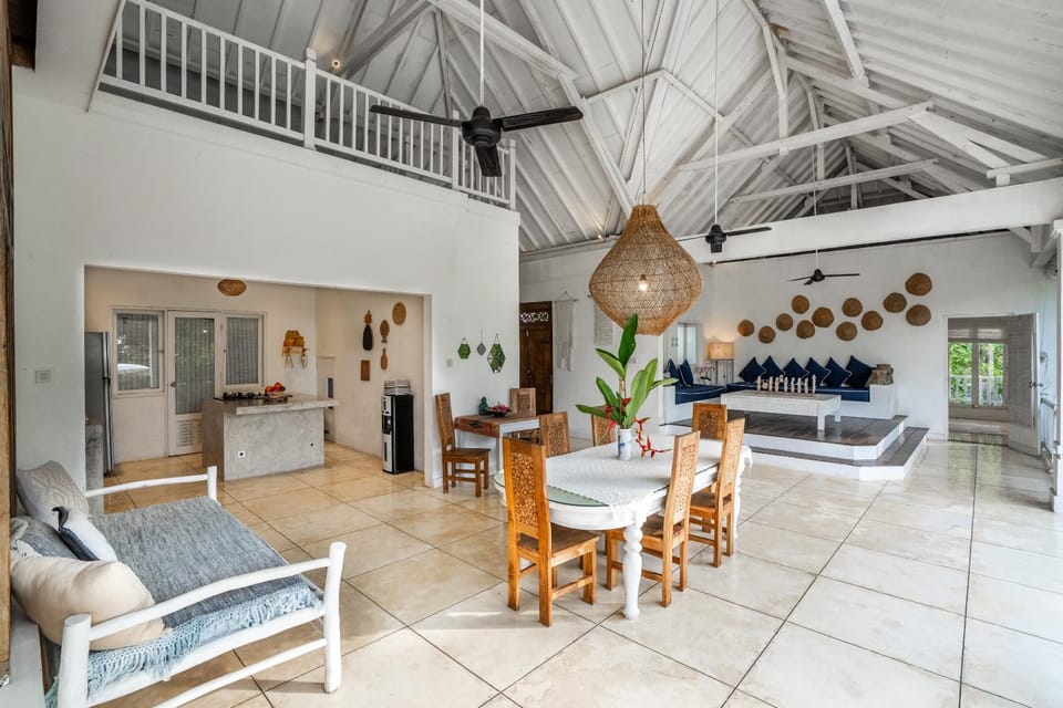Living room, Seating area, Dining area, kitchen