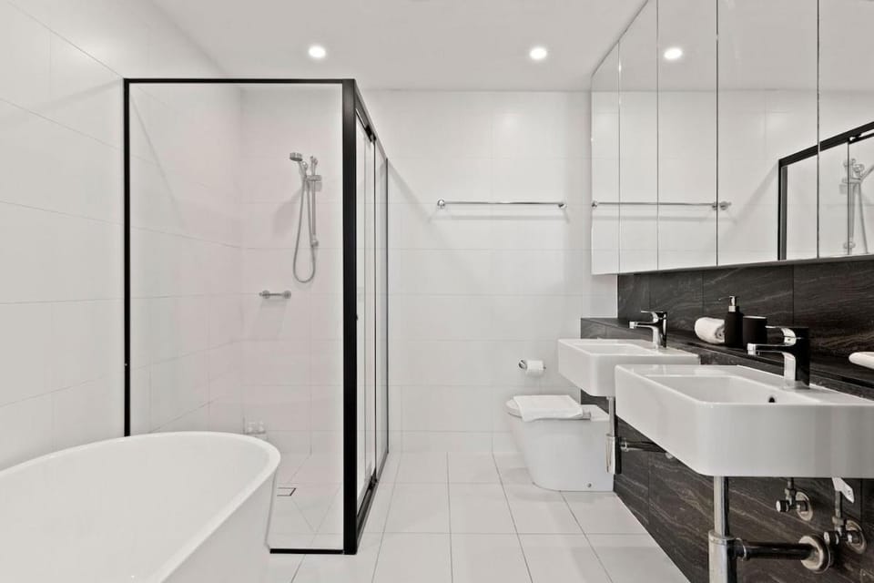 Shower, Toilet, Bathroom, Bath