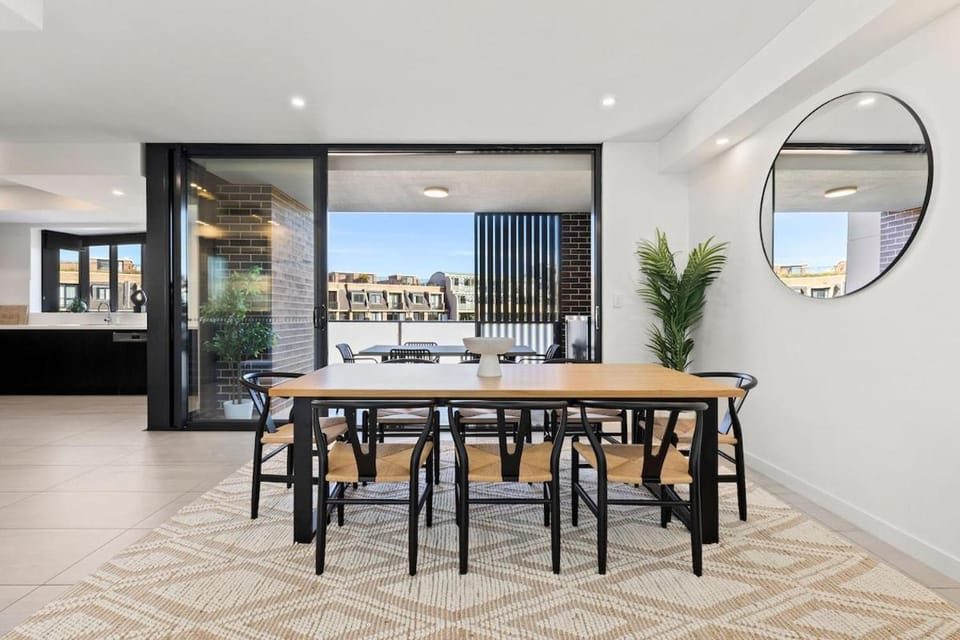 View (from property/room), Balcony/Terrace, Dining area