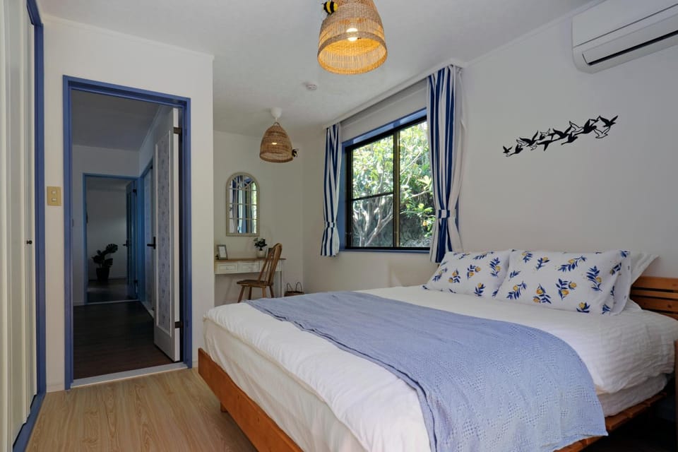 Bed, Photo of the whole room, Bedroom, air conditioner
