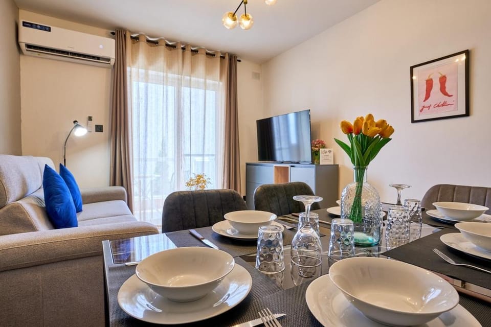 LotusEscape Modern Apartment, 7 Minutes Walk to Promenade St Pauls Bay Apartment in Saint Paul's Bay