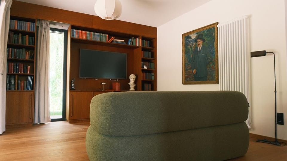 Library, TV and multimedia, Seating area