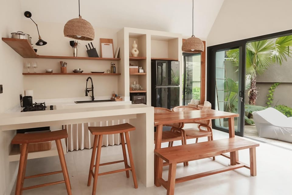 Kitchen or kitchenette, Dining area, stove