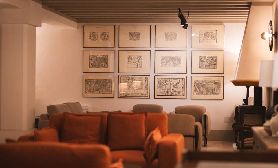 Communal lounge/ TV room