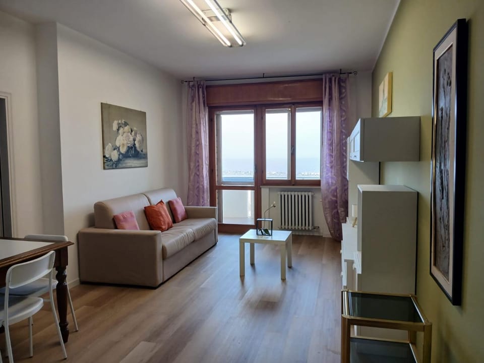 RN003 - Torre Pedrera, esclusivo trilocale fronte mare con balcone Apartment in Emilia-Romagna