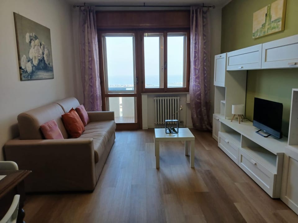 RN003 - Torre Pedrera, esclusivo trilocale fronte mare con balcone Apartment in Emilia-Romagna
