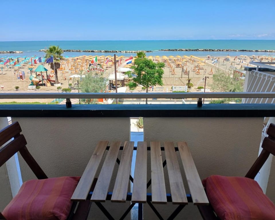 RN003 - Torre Pedrera, esclusivo trilocale fronte mare con balcone Apartment in Emilia-Romagna