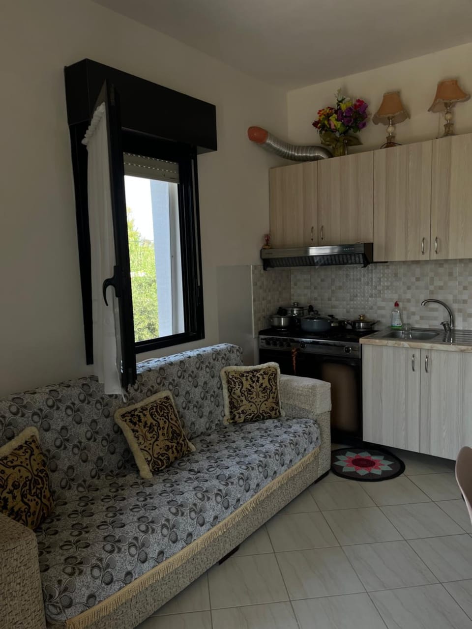 Kitchen or kitchenette, Living room, Seating area, minibar