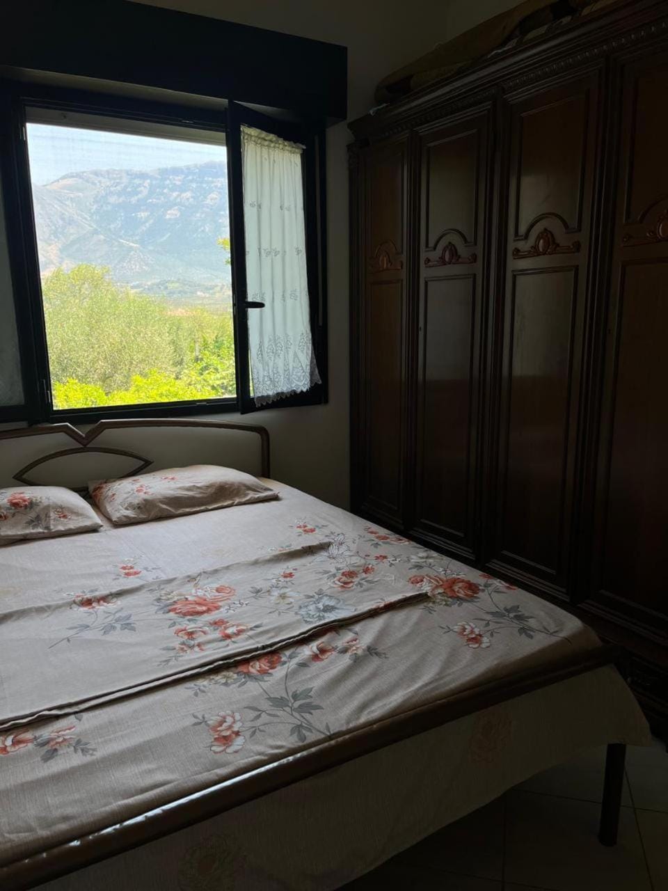 Bed, Natural landscape, Photo of the whole room, Bedroom, Mountain view