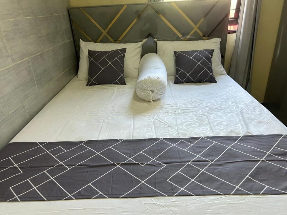 Newly furnished small balinese house quiet area Villa in Marga