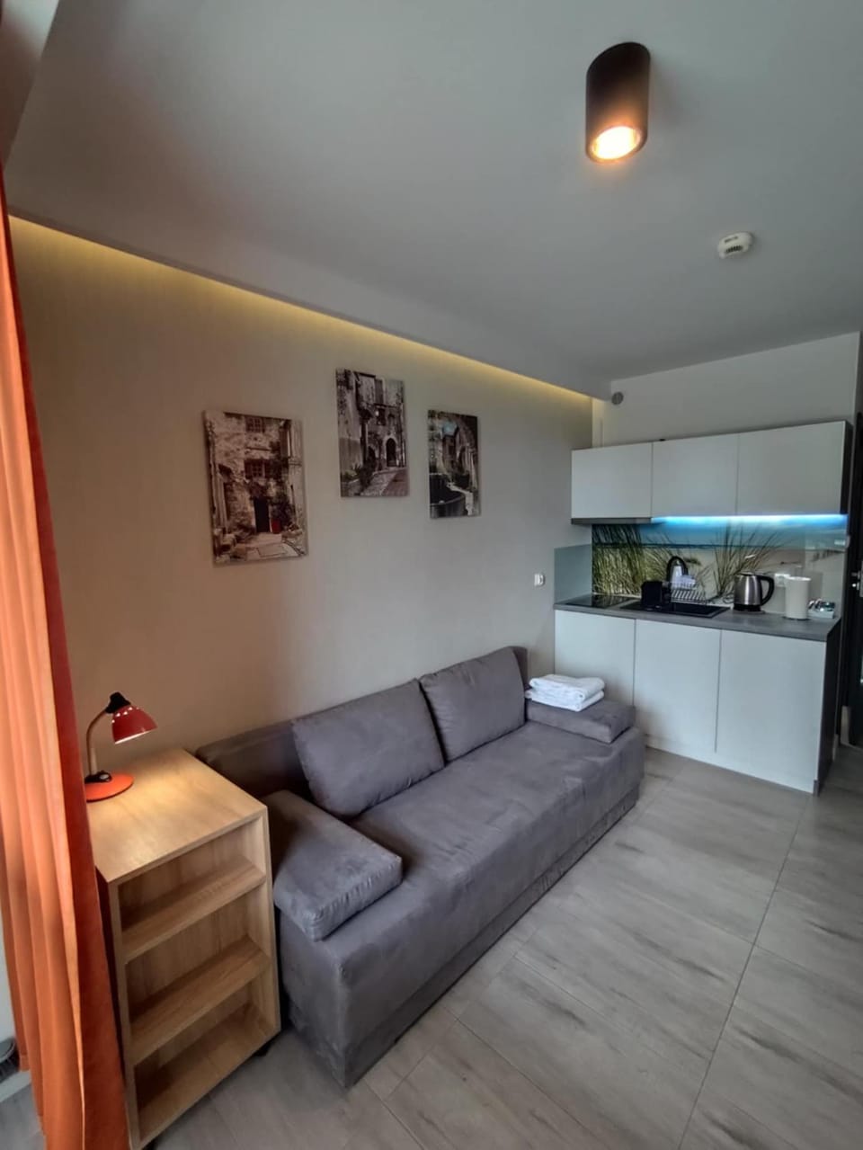 Kitchen or kitchenette, Bedroom