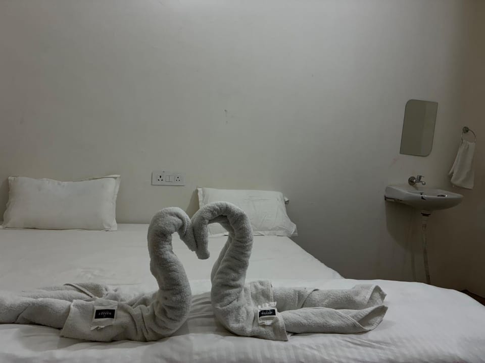 Bed, towels