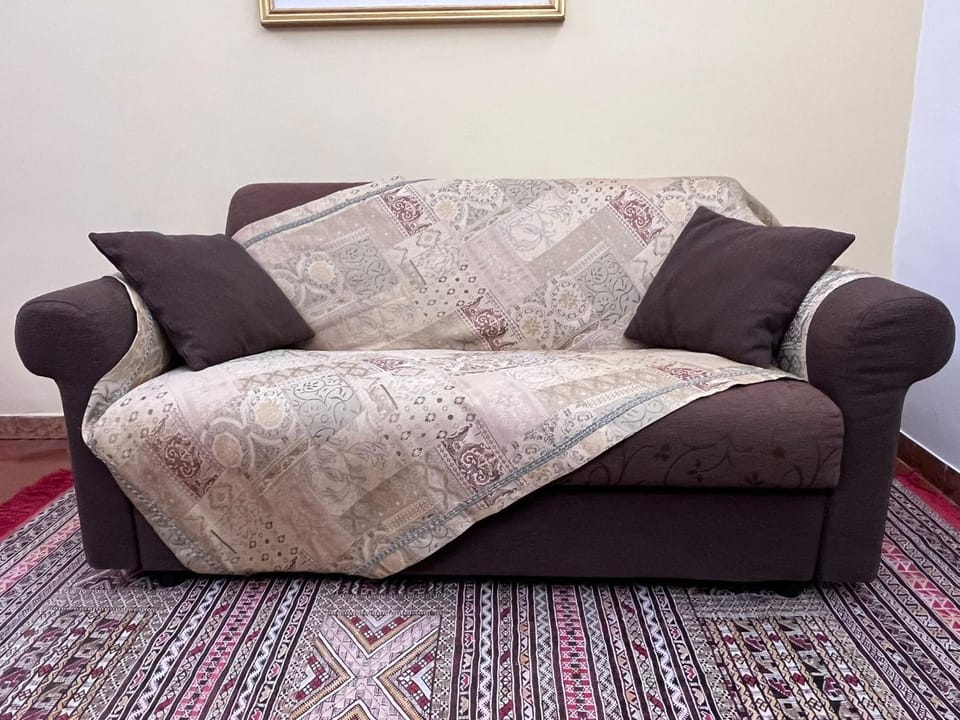 Communal lounge/ TV room, Bed, People, TV and multimedia