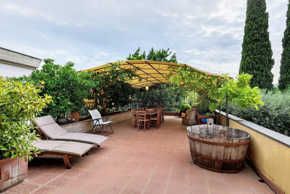 Property building, Balcony/Terrace, Living room