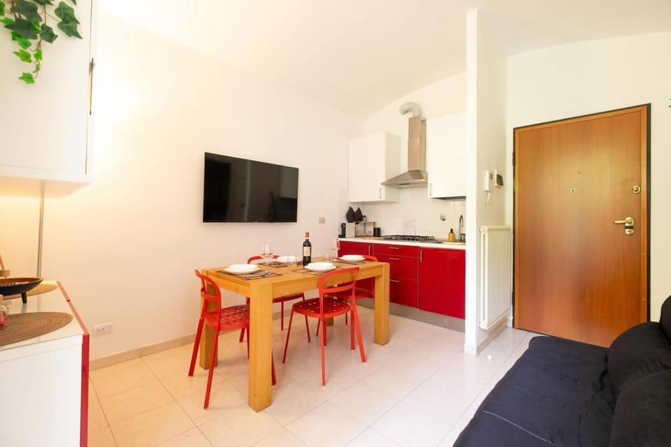 Communal lounge/ TV room, TV and multimedia, Kitchen or kitchenette, Living room, Seating area, Dining area, pet friendly, stove