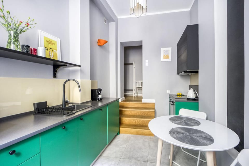 Kitchen or kitchenette, Dining area, stove