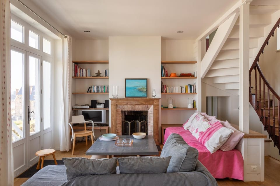 Library, Living room