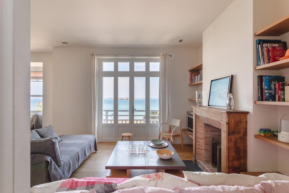 Library, Living room