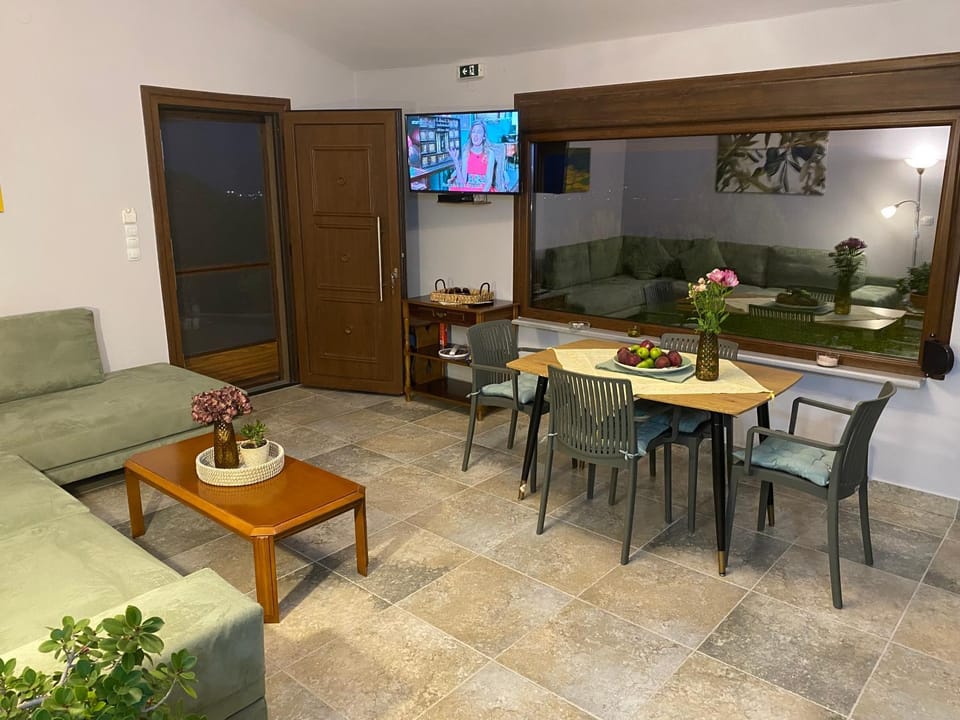 Seating area, Dining area