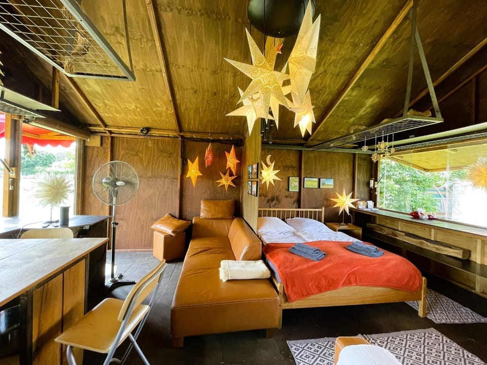 Bed, Living room, Photo of the whole room, Seating area, Bedroom