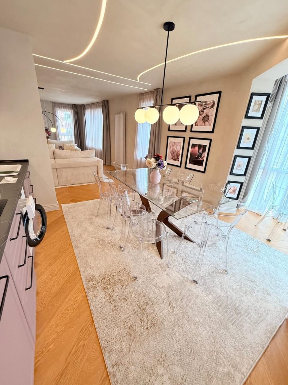 Kitchen or kitchenette, Living room, Seating area, Dining area, microwave, oven, stove, washing machine