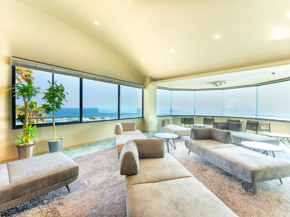 Natural landscape, Seating area, Sea view, Area and facilities