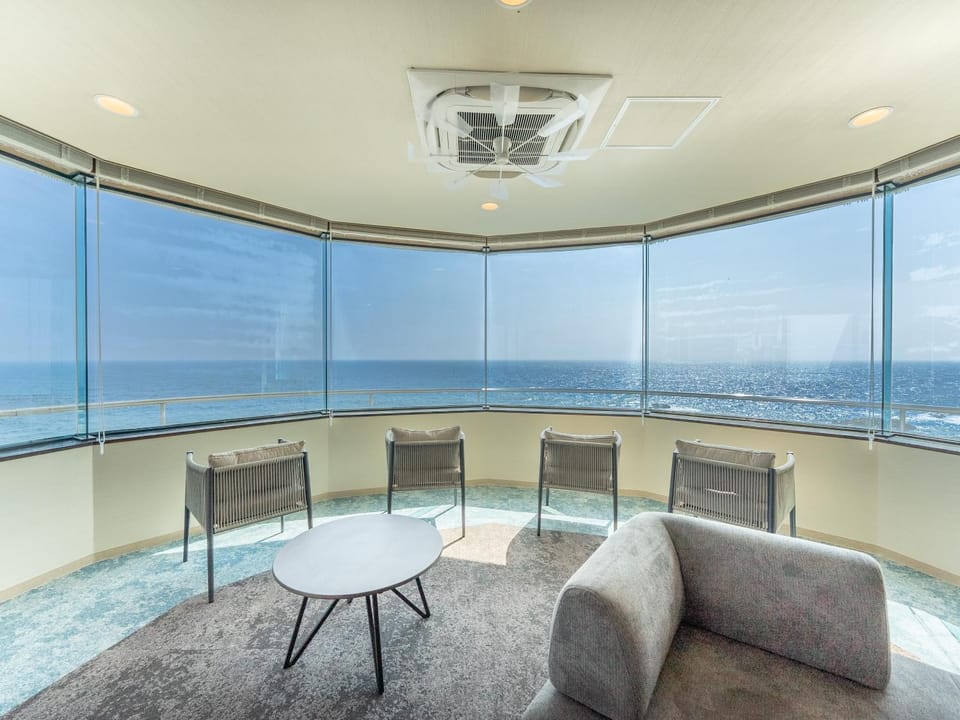 Natural landscape, Seating area, Sea view, Area and facilities