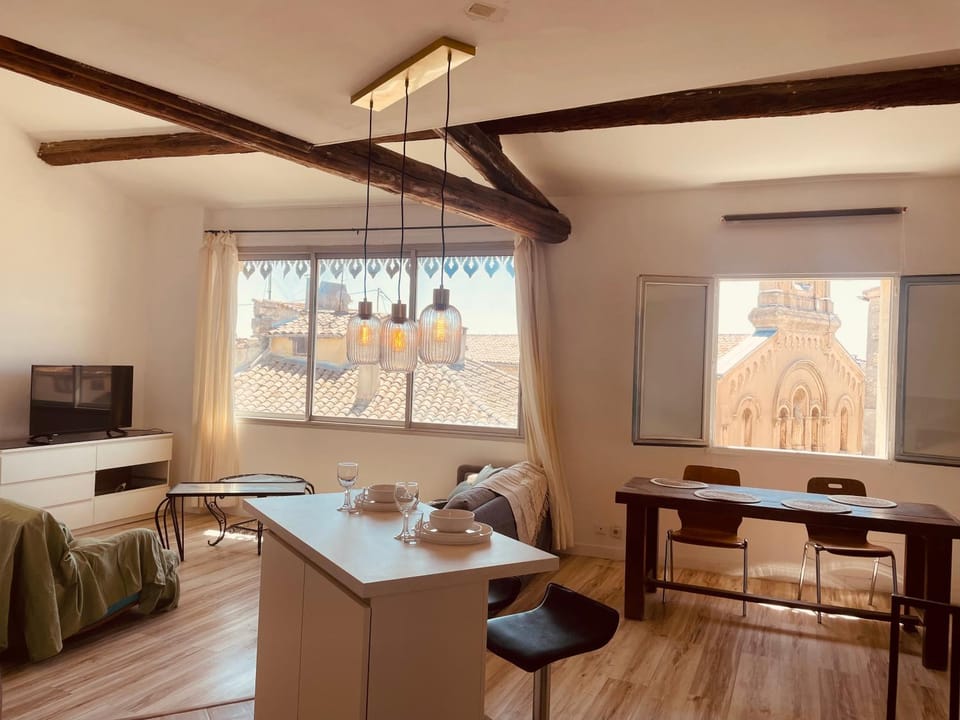 Communal lounge/ TV room, Dining area