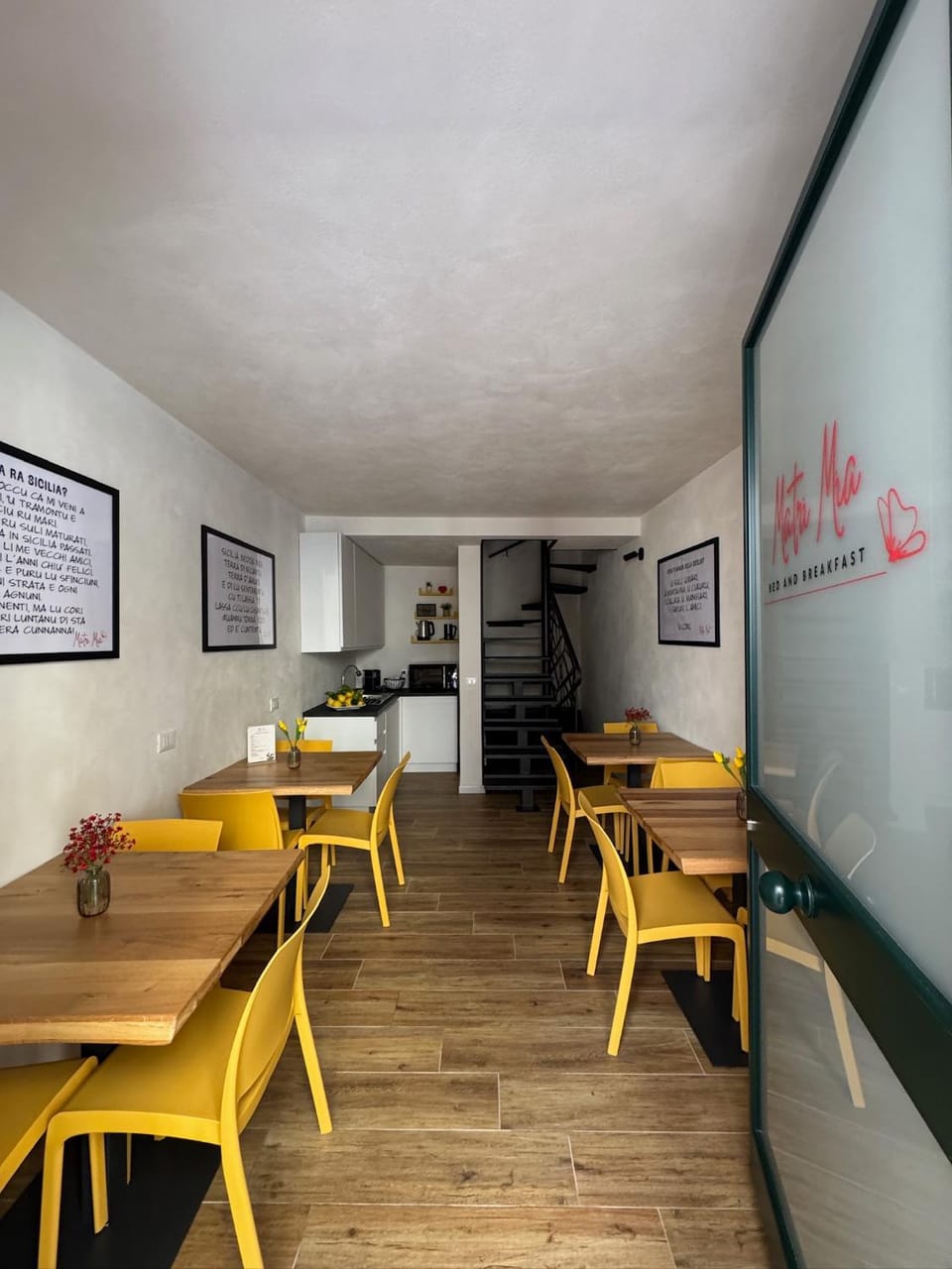 Facade/entrance, Breakfast
