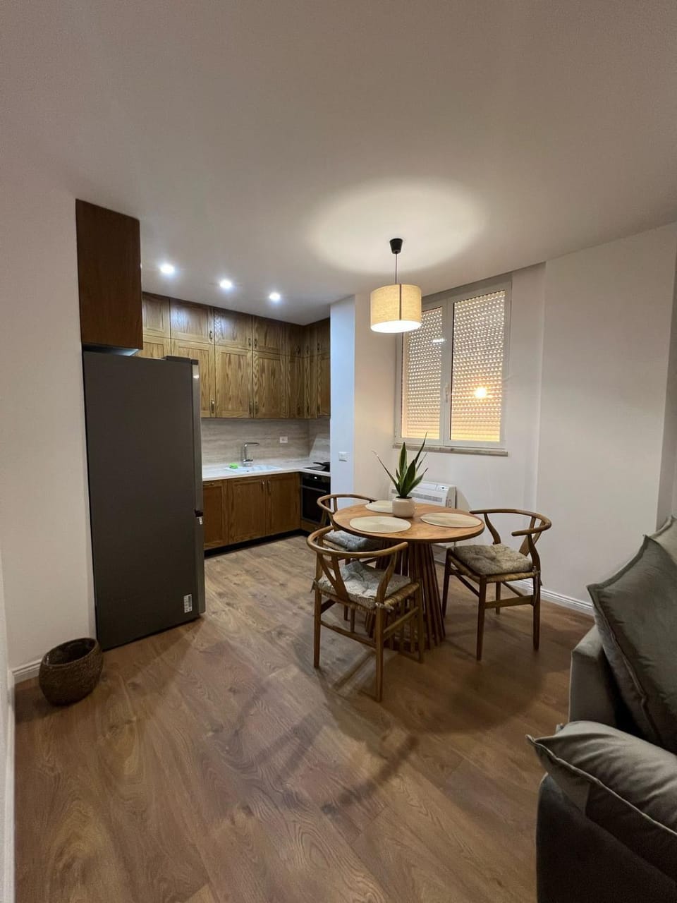 Kitchen or kitchenette, Dining area, oven