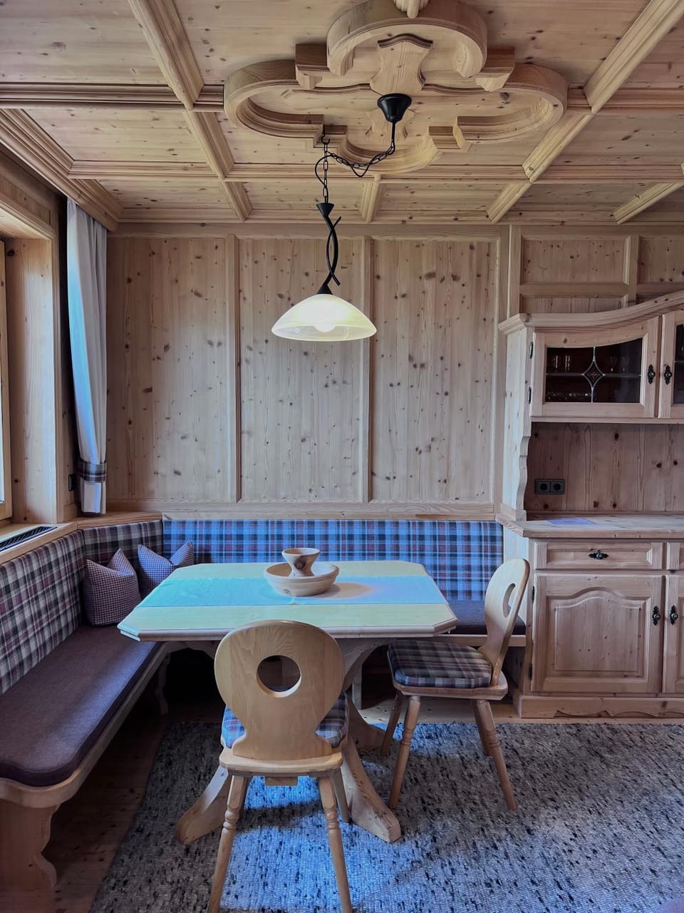 Seating area, Dining area