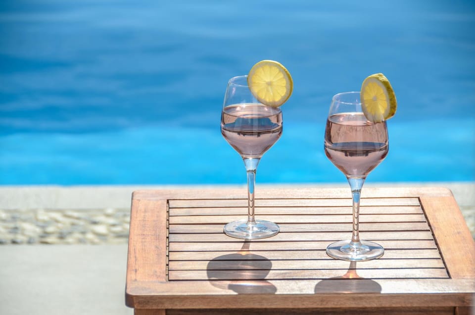 Balcony/Terrace, Swimming pool, Swimming pool, Alcoholic drinks, Non alcoholic drinks