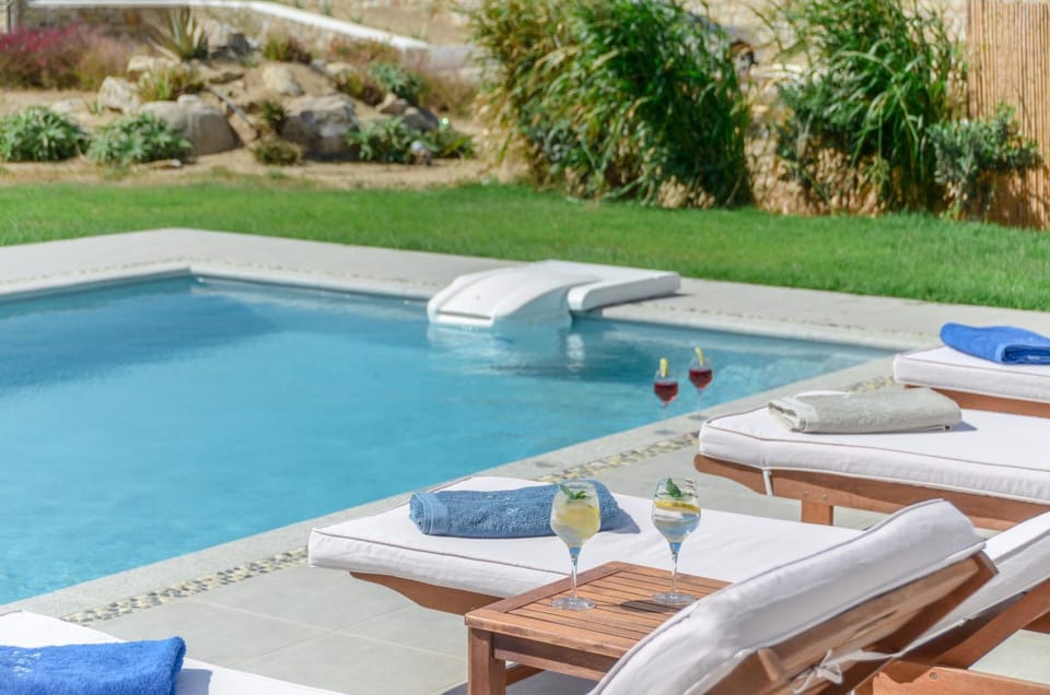 Patio, Garden, Seating area, Pool view, Swimming pool, Swimming pool, Alcoholic drinks, Non alcoholic drinks
