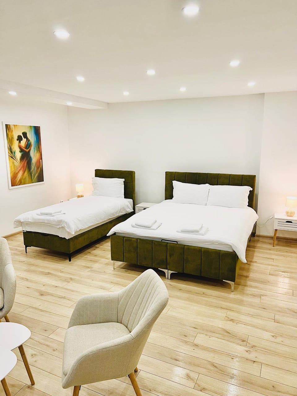 Bed, Photo of the whole room, Seating area, Bedroom