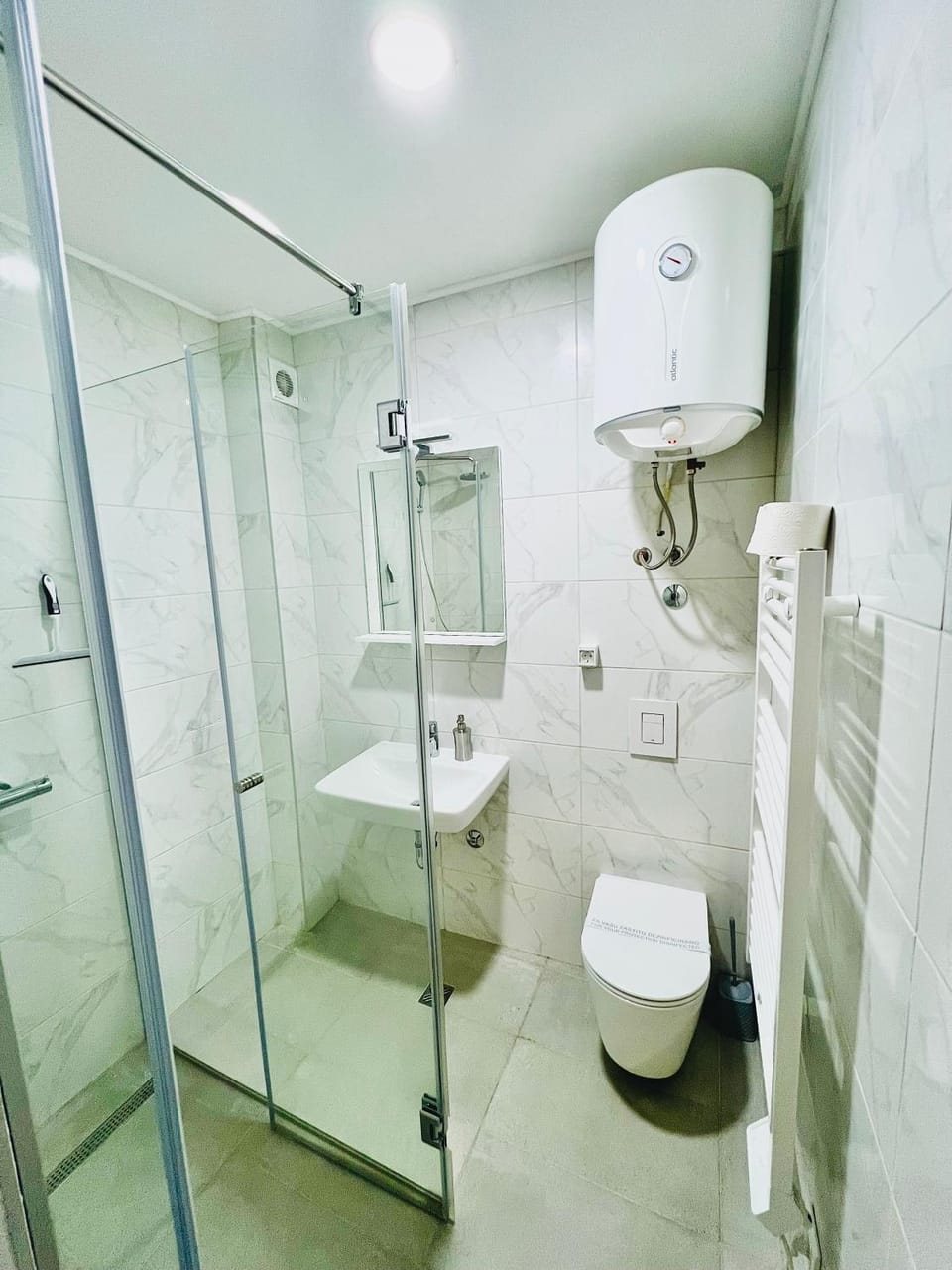 Shower, Toilet, Bathroom, bidet, towels