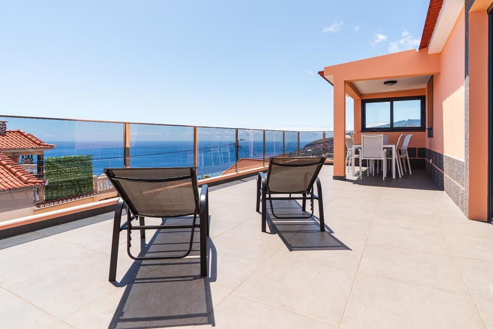 Balcony/Terrace, sunbed