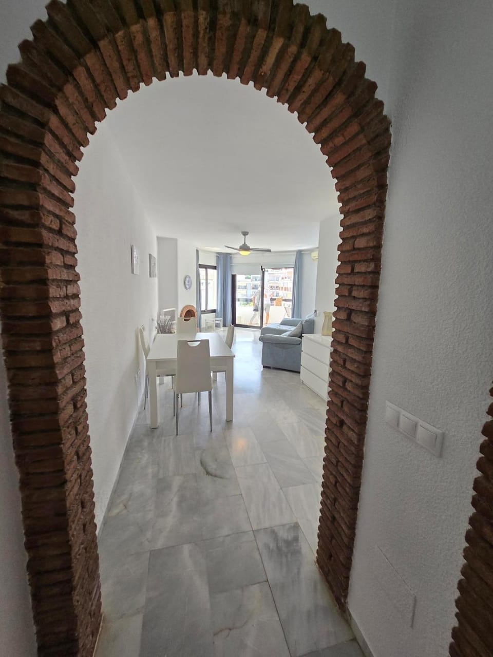 Sunny 2BR Apartment with Pool, Calahonda Beachside Apartment in Sitio de Calahonda