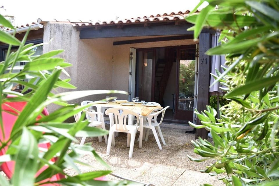 Maison au bord du bras de mer avec terrasse - AY090-071 Villa in Gruissan