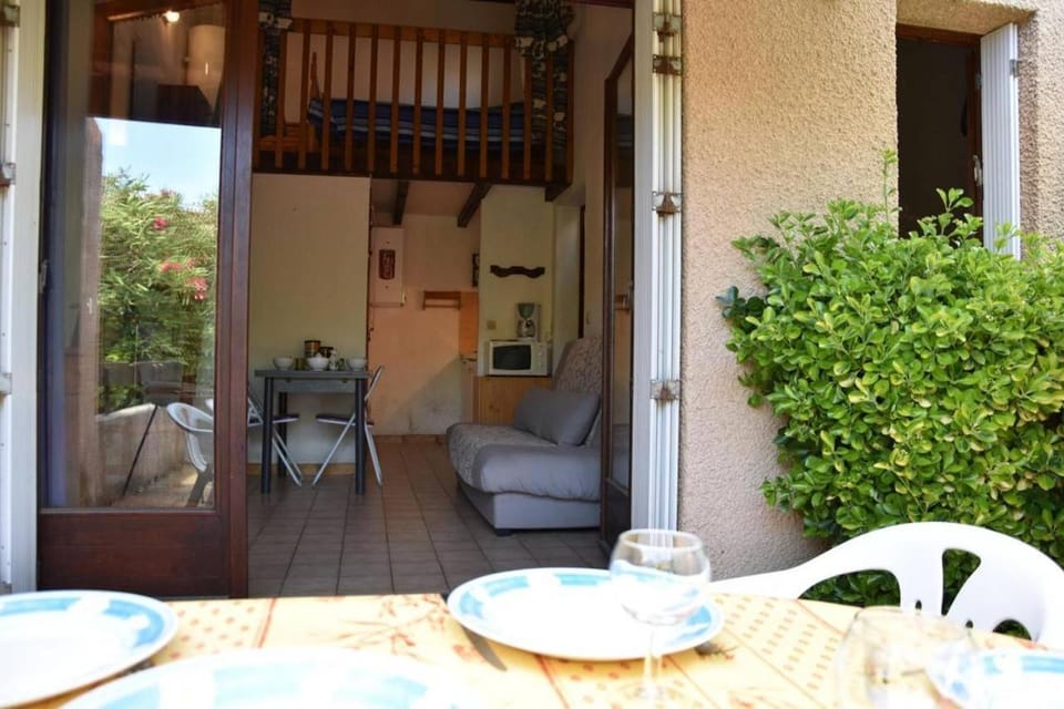 Maison au bord du bras de mer avec terrasse - AY090-071 Villa in Gruissan