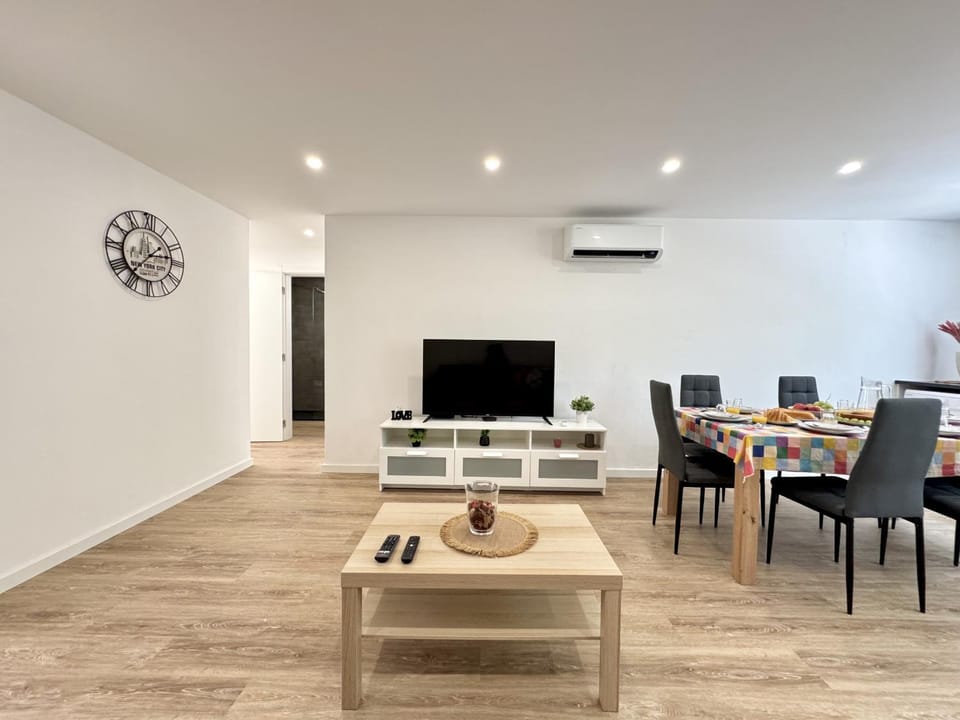 Communal lounge/ TV room, Living room