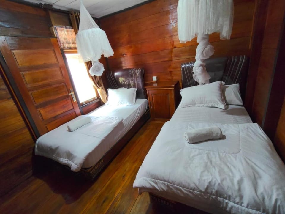 Mapaddegat Surf House Vacation rental in West Sumatra, Indonesia