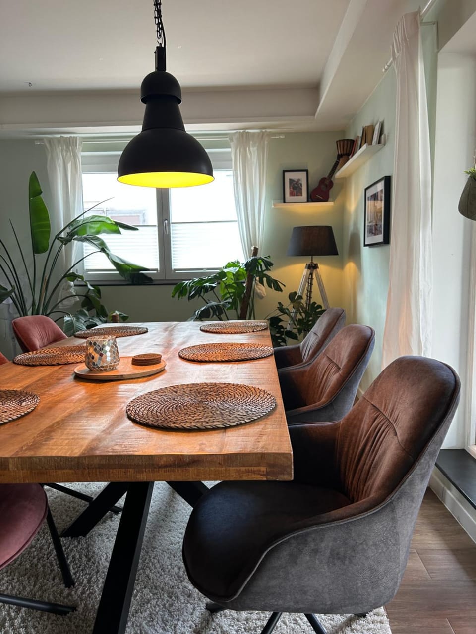 Living room, Seating area, Dining area