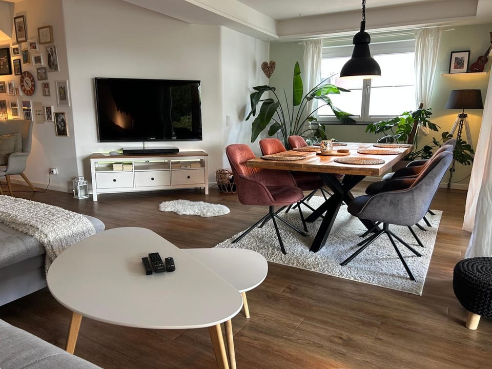 Living room, Seating area, Dining area