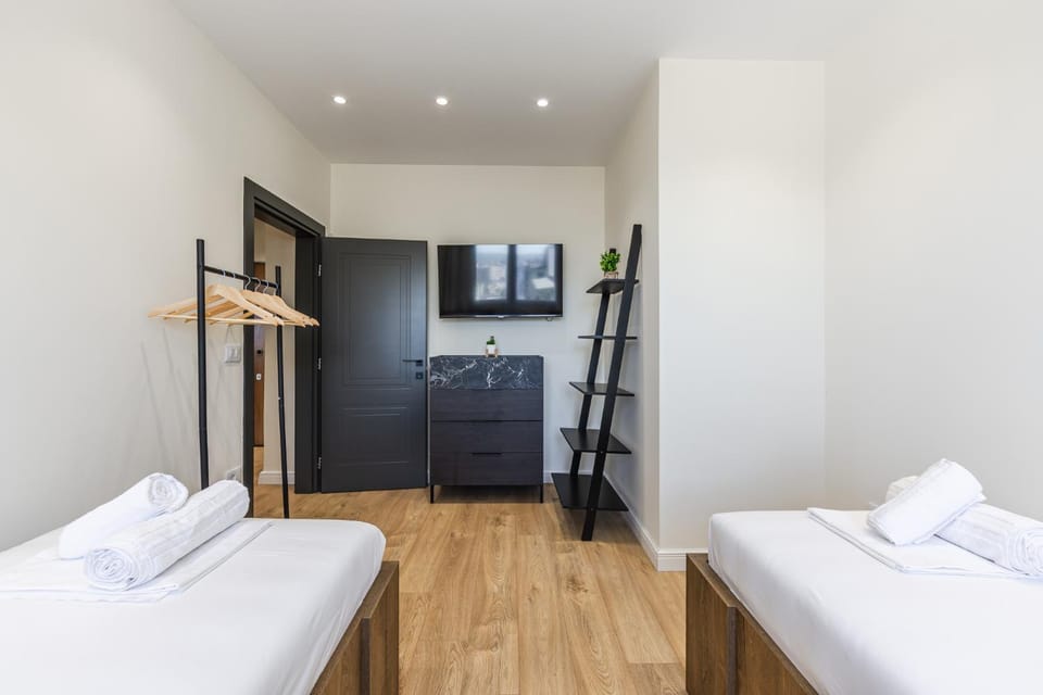 Bed, Bedroom, towels, wardrobe