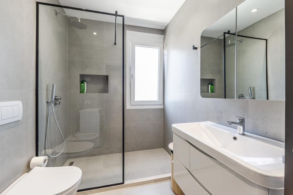 Shower, Toilet, Bathroom